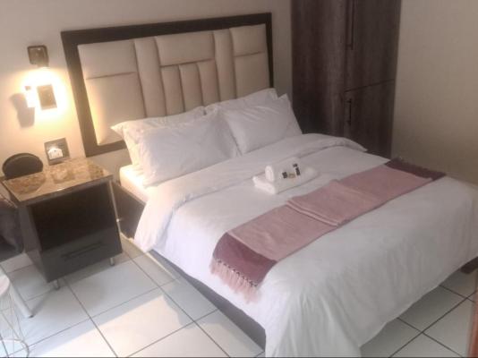 Room image 3