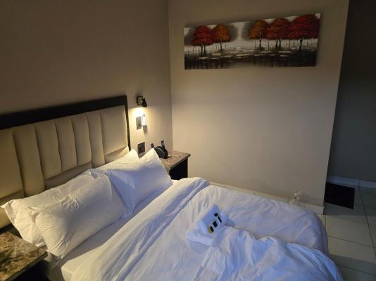 Room image 4