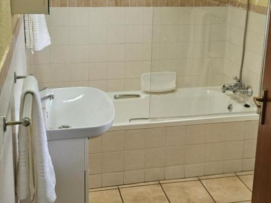 Room image 1