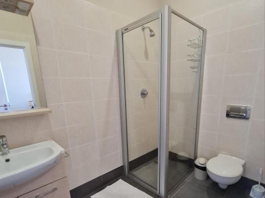 Room image 4