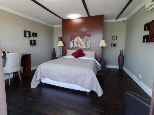 Isla Riverside Lodge - 250041