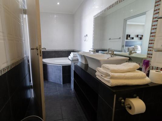 Room image 3