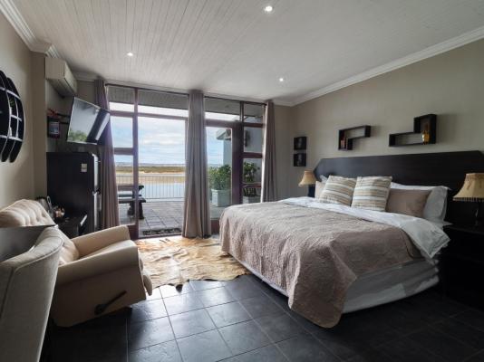 Isla Riverside Lodge - 250049