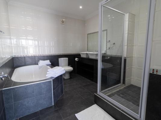 Isla Riverside Lodge - 250055