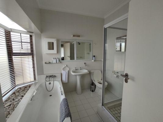 Room image 4