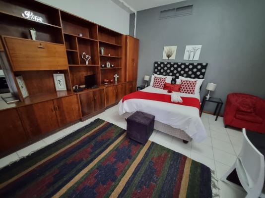 Loerie Lodge Guest House - 250214