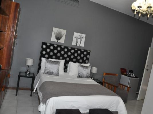 Loerie Lodge Guest House - 250216