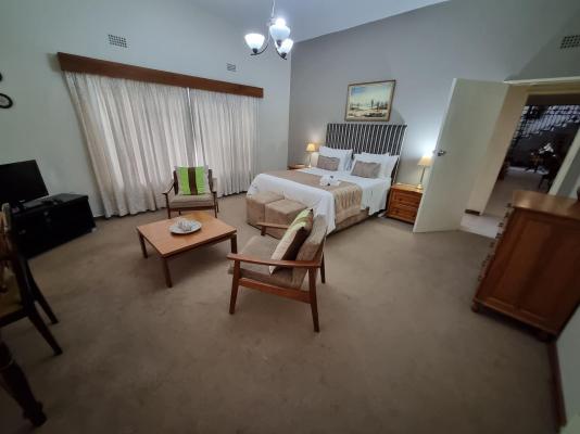 Loerie Lodge Guest House - 250224