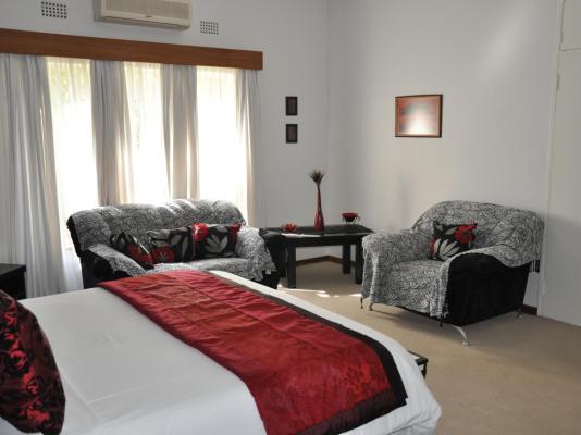 Loerie Lodge Guest House - 250228