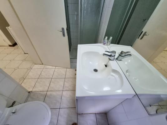 Loerie Lodge Guest House - 250235