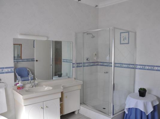 Loerie Lodge Guest House - 250237