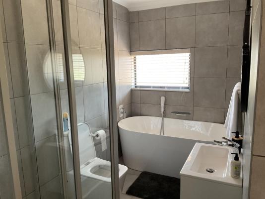 Ericka's Luxurious Guesthouse - 250506