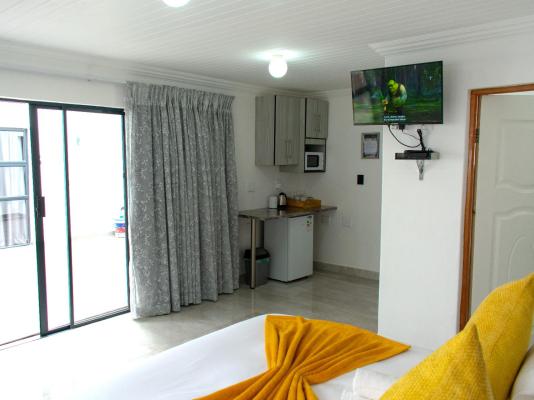 Hospital View Guesthouse - 250555