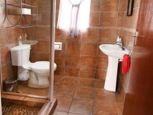 Emahlathini Guest Farm - 250715