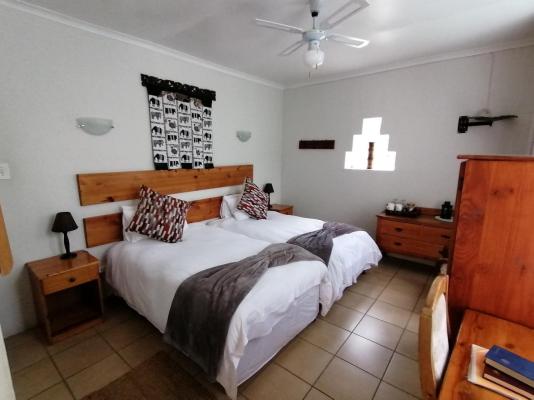Room image 4