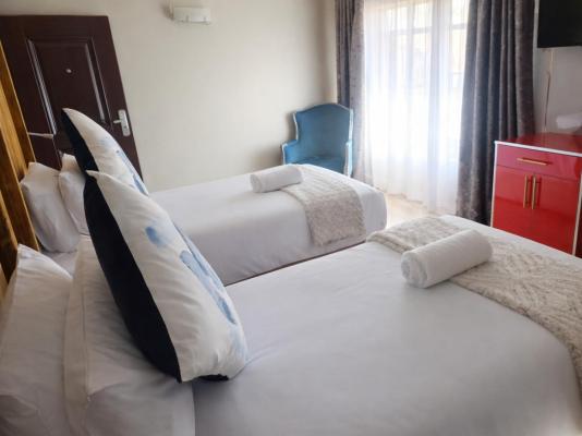 Lakefield Hotel - 250973