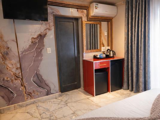 Lakefield Hotel - 250991