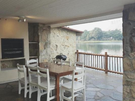 Lake Naverone - 251228