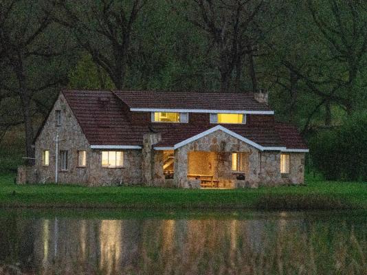 Lake Naverone - 251236