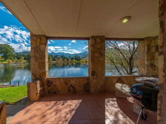 Lake Naverone - 251265