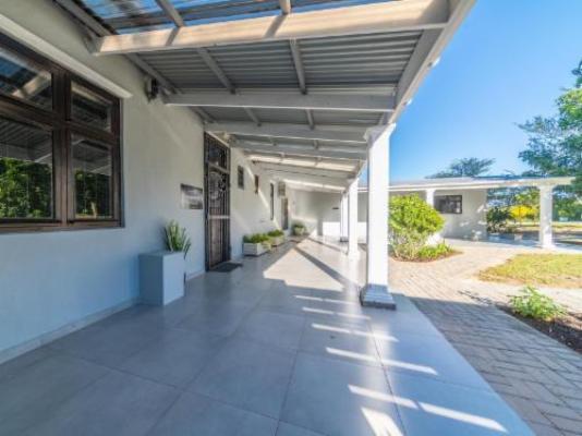 Luxcape Leo Sky Farm - Property / Building