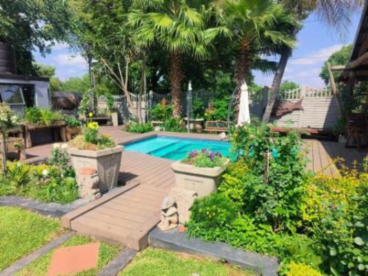 Rose Cottage - Swimming pool