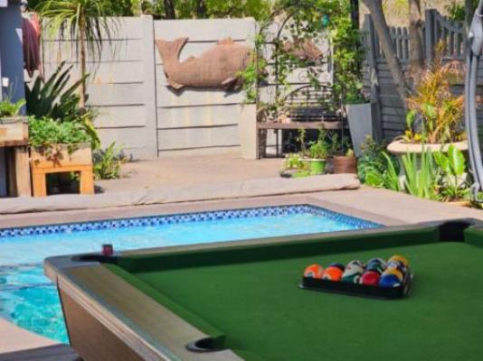 Rose Cottage - Pool view