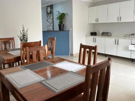 P Wake Luna Guest house - Breakfast area