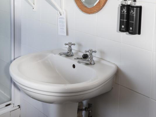 Room image 1