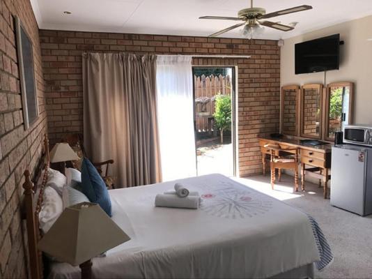 Aark Guest Lodge - 253079