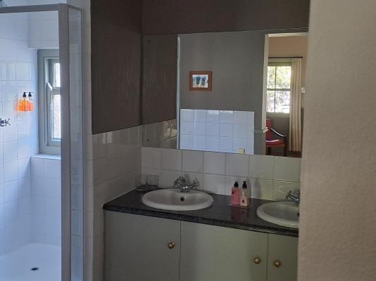 Room image 18