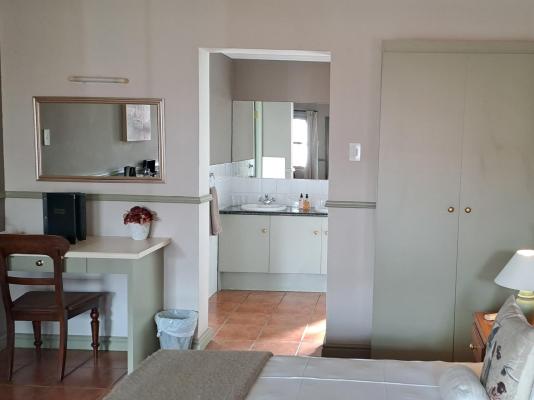 Housemartin Guest Lodge - 253176