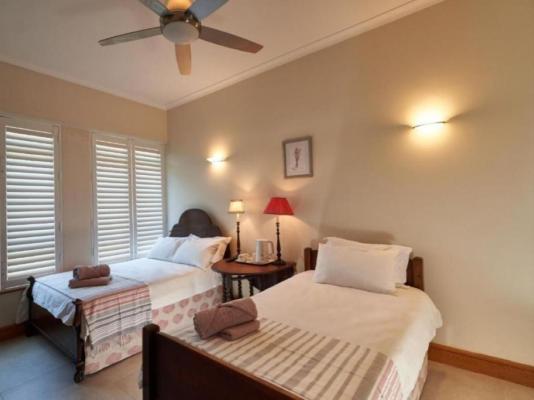 Room image 4
