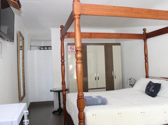Golden Lantern Town Lodge - 253604