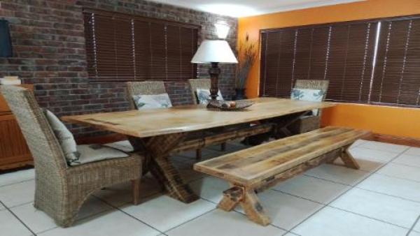 Colchester Suites - Dining area