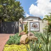 La Roca Guest House - 254450