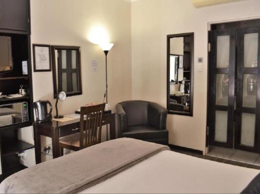 Room image 4