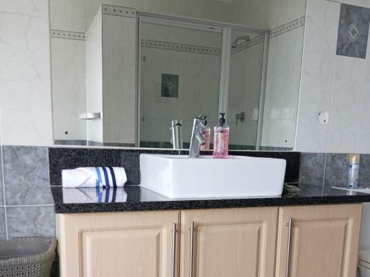 Room image 4