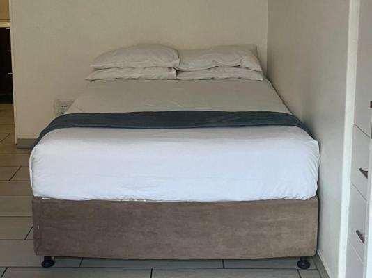 Room image 4