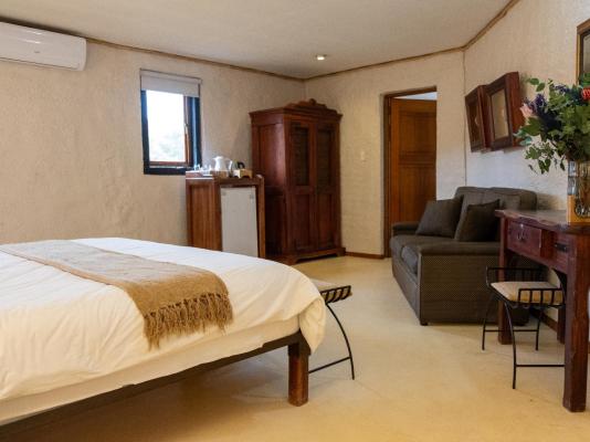 Zebra Stables- Family Room 