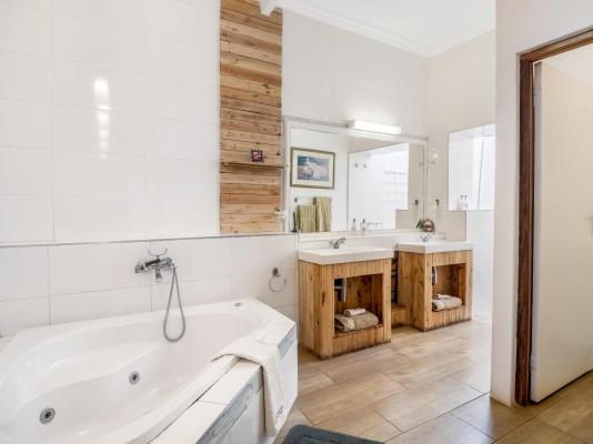 Room image 1