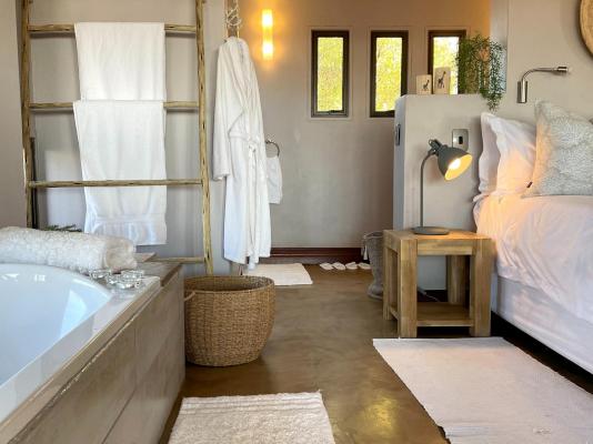 iKhaya LamaDube Game Lodge - 255778
