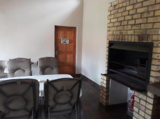 Boer en Brit Self-Catering Guest House - Lounge or bar
