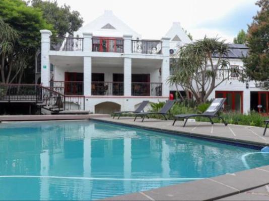 Inhle Executive Suites - Swimming pool