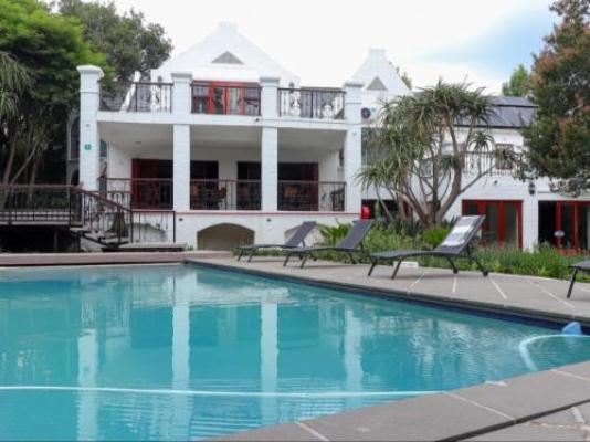 Inhle Executive Suites - Swimming pool