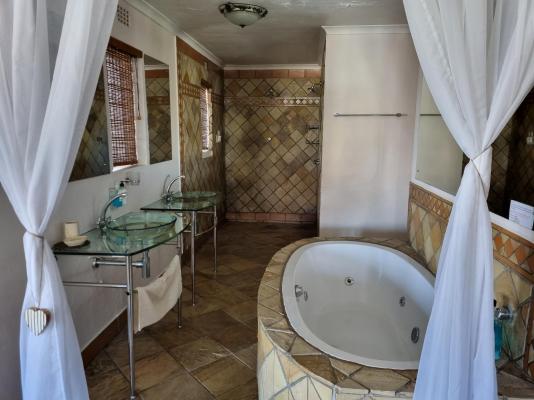 Room image 1
