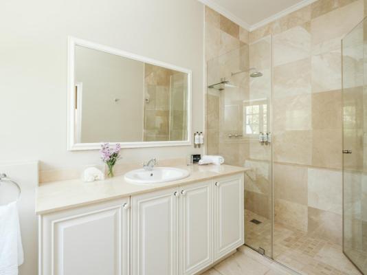 Room image 1