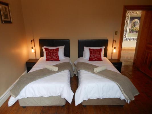 Sandstone Manor - 256816