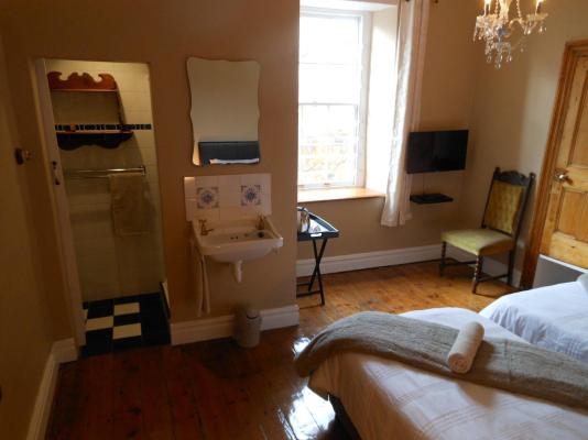 Room image 3