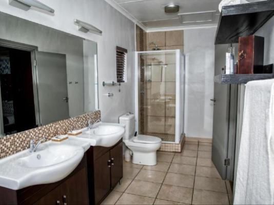 Browns Manor - 257101